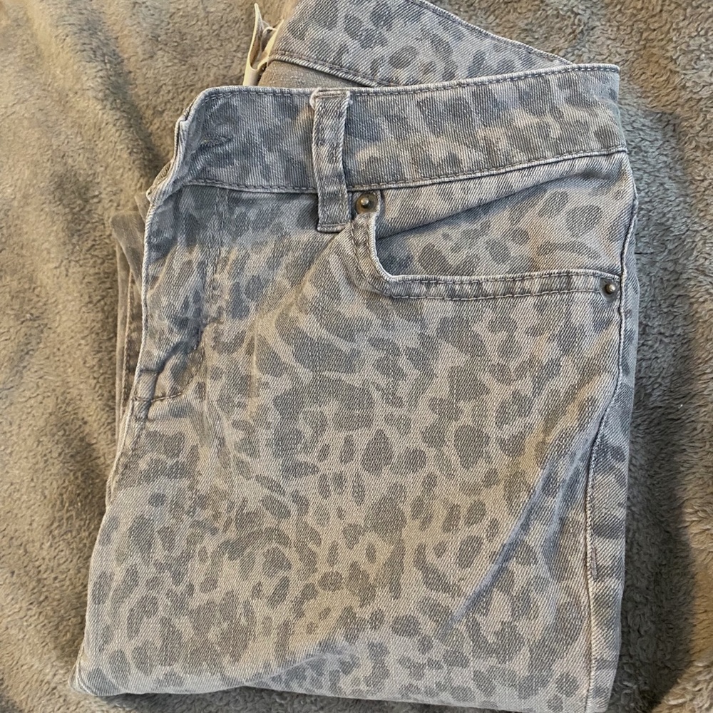 Life in Progress Size 27 Grey Leopard Print Jeans